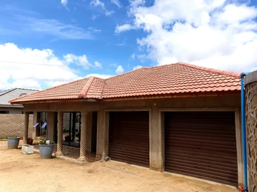 Spacious House Up For Sale in Zimre Park!!!!!!!